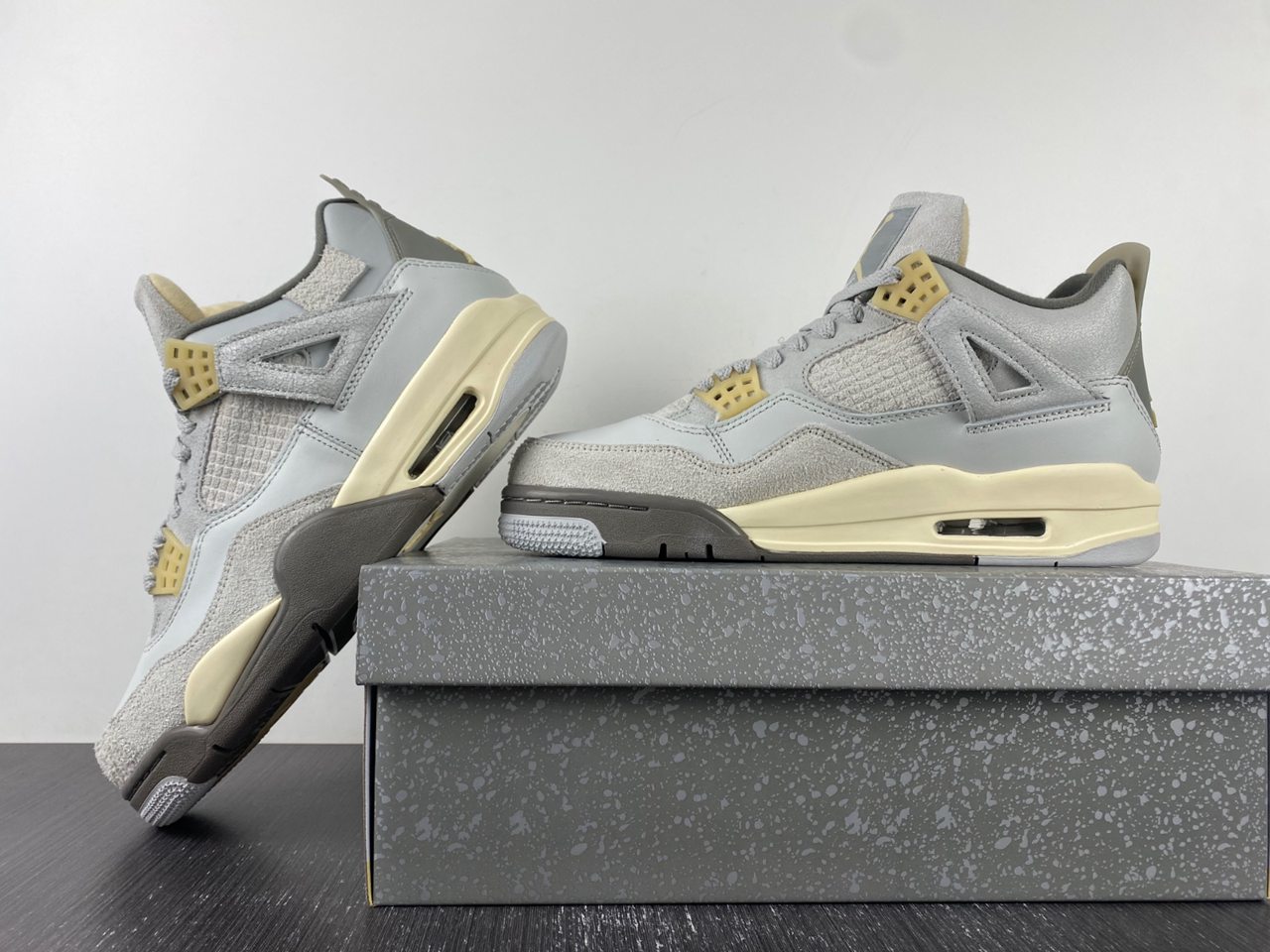 Air Jordan 4 SE Craft ??Photon Dust DV3742-021